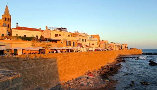 Nice apartment for 4 guests with WIFI, A/C, TV, balcony and pets allowed