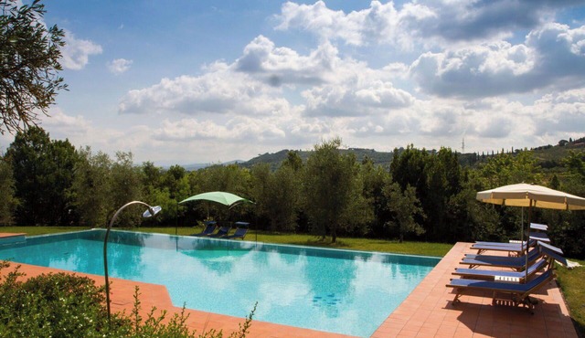 Nice apartment for 4 people with A/C, WIFI, pool, TV and pets allowed, close to Florence