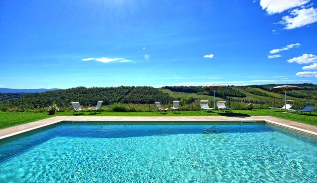 Nice apartment for 4 people with WIFI, pool, A/C, TV and panoramic view, close to San Gimignano