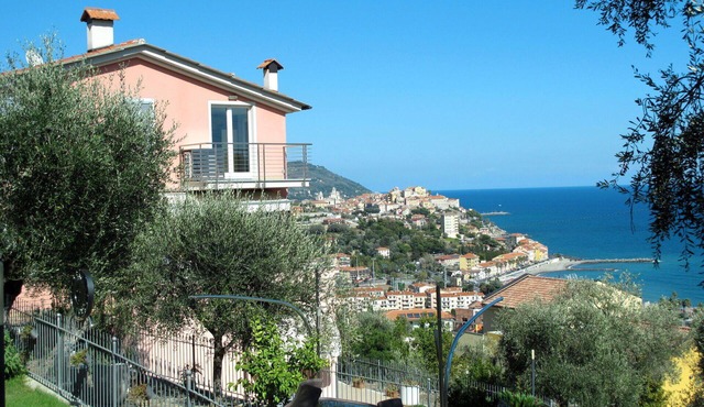 Nice apartment for 4 people with WIFI, A/C, TV and patio