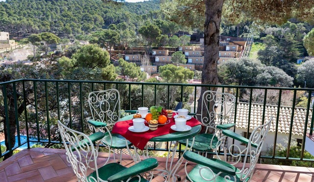 Nice apartment for 4 people with WIFI, TV and balcony