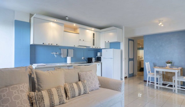 Nice apartment for 4 people with WIFI, TV, patio and parking