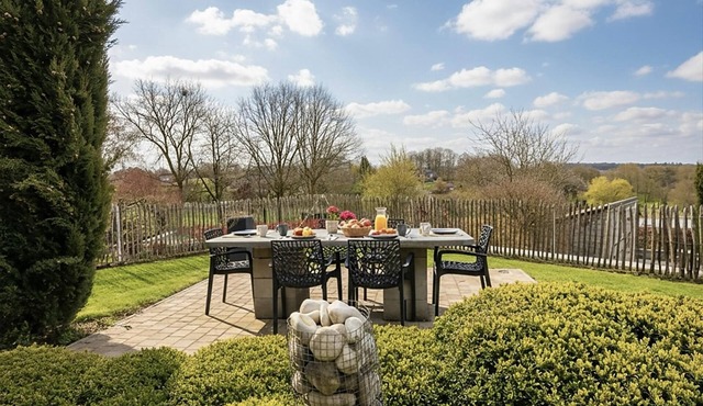 Nice apartment for 4 with a lovely terrace.