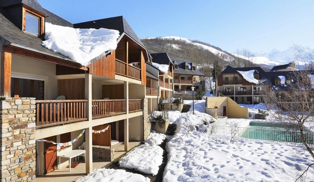 Nice apartment for 5 guests with pool, WIFI, TV, terrace, pets allowed and parking