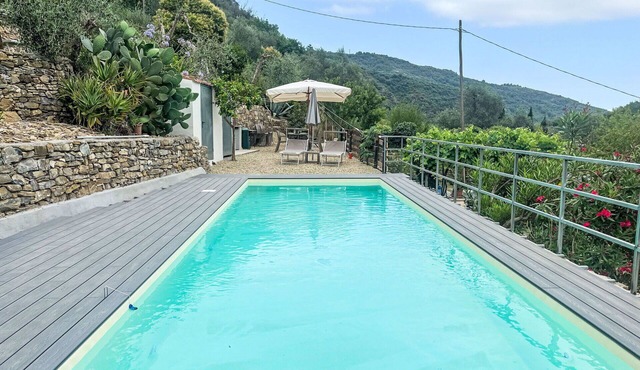 Nice apartment for 5 people with pool, WIFI, TV, patio and pets allowed