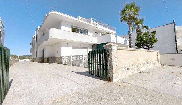 Nice apartment for 5 people with A/C, patio and pets allowed