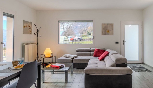 Nice apartment for 6 guests with WIFI, A/C, TV and terrace