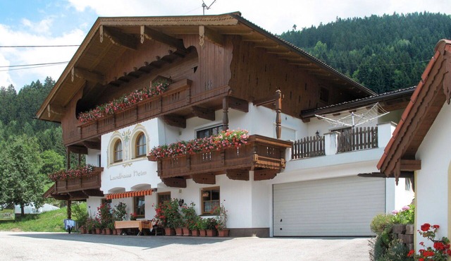 Nice apartment for 4 guests with WIFI, TV and balcony