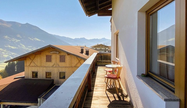 Nice apartment for 18 guests with WIFI, TV, balcony and parking