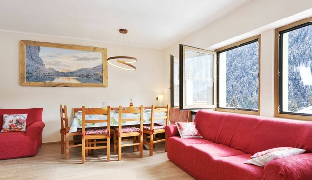 Nice apartment for 8 people with WIFI, TV, balcony, pets allowed and parking