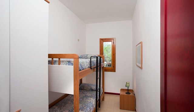 Nice apartment for 6 people with WIFI, A/C, pool, TV, pets allowed and parking, close to Lecce