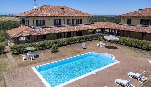 Nice apartment for 12 guests with WIFI, pool, TV, balcony and pets allowed