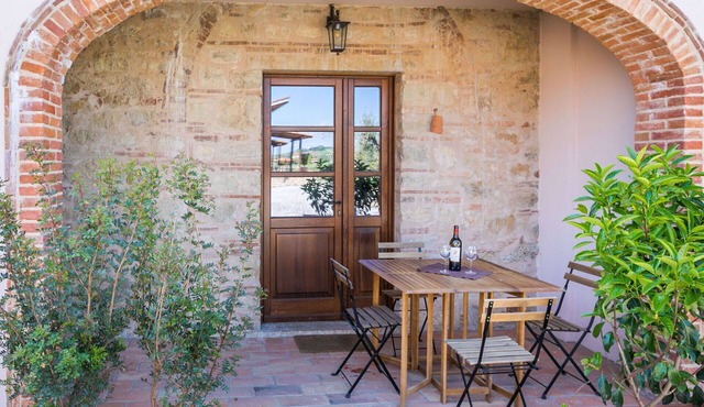 Nice apartment for 4 people with WIFI, A/C, pool, TV, pets allowed and panoramic view