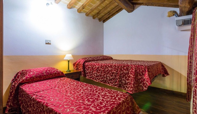 Nice apartment for 5 guests with WIFI, pool, A/C, TV and patio