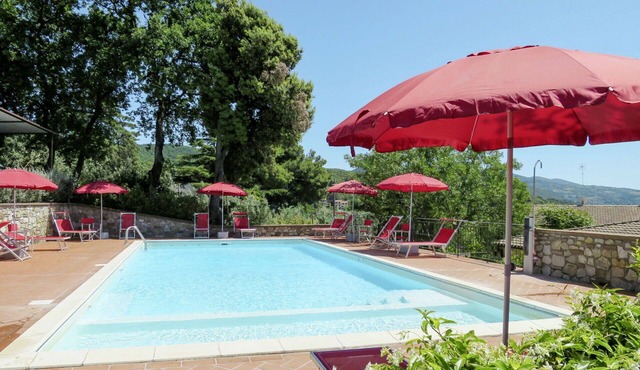 Nice apartment for 6 people with WIFI, pool, TV, terrace and pets allowed