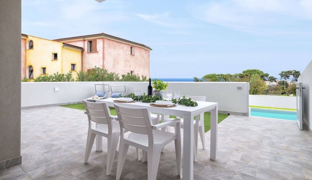 Nice apartment for 6 people with WIFI, pool, A/C, TV, patio and pets allowed