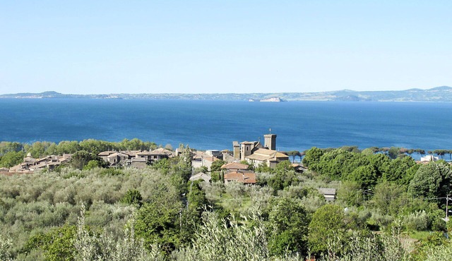 Nice apartment in villa with pool, hot tub, A/C, WIFI, TV, patio, pets allowed and panoramic view