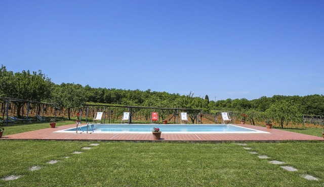 Nice apartment in villa for 3 guests with WIFI, pool, TV, patio and pets allowed