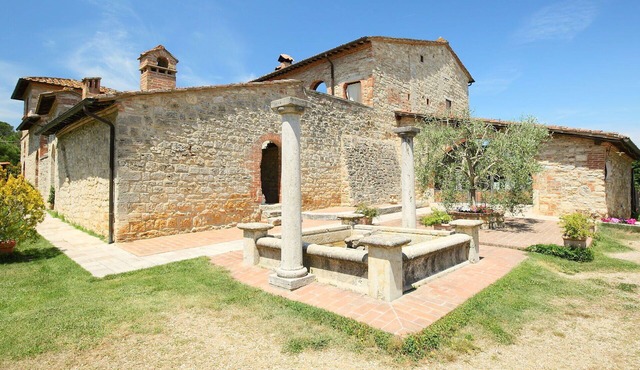 Nice apartment in villa for 3 guests with A/C, WIFI, pool, TV and parking