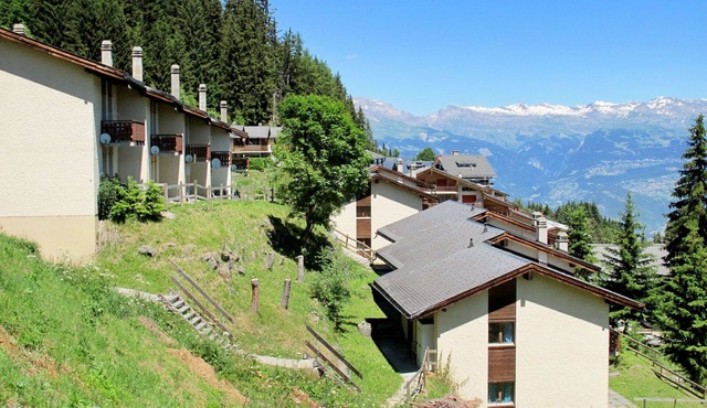 Nice apartment in villa for 8 guests with WIFI, TV and terrace
