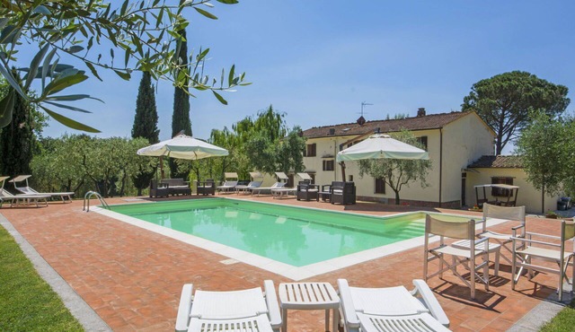 Nice apartment in villa for 14 people with WIFI, private pool, TV, balcony and pets allowed