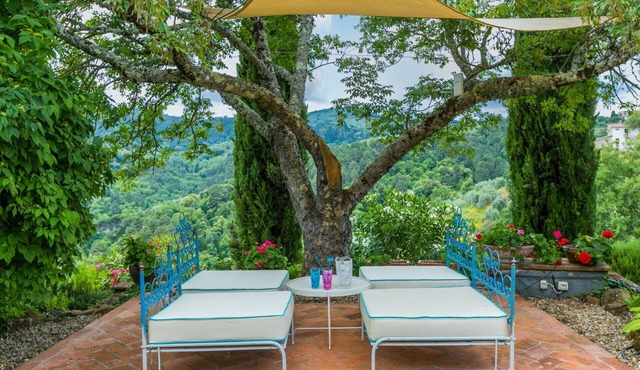 Nice apartment in villa with WIFI, pool, TV, patio, pets allowed, panoramic view and parking