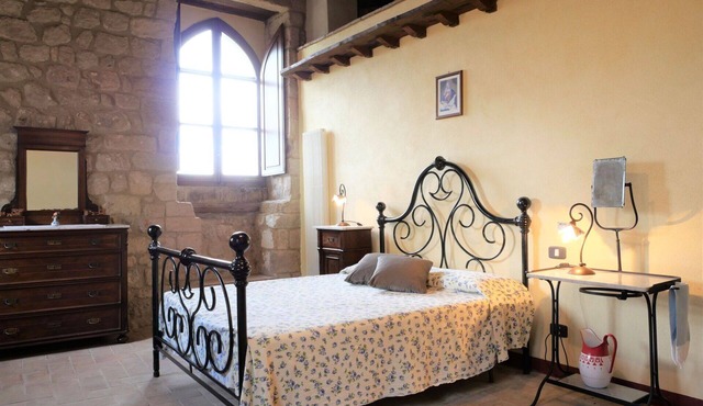 Nice apartment in villa for 6 guests with WIFI, TV, terrace and pets allowed