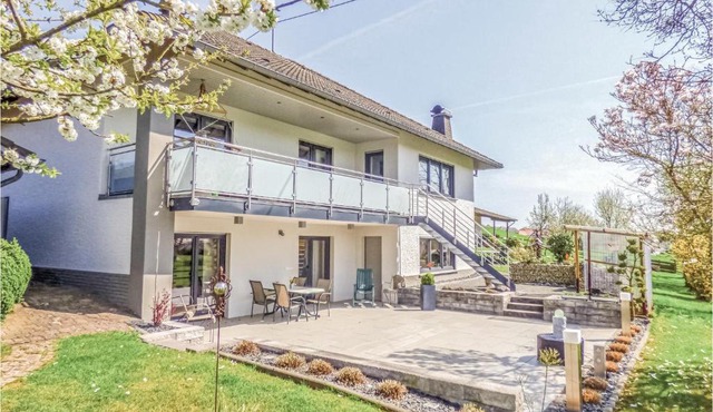 Nice Apartment In Körperichobersgegen With Wifi