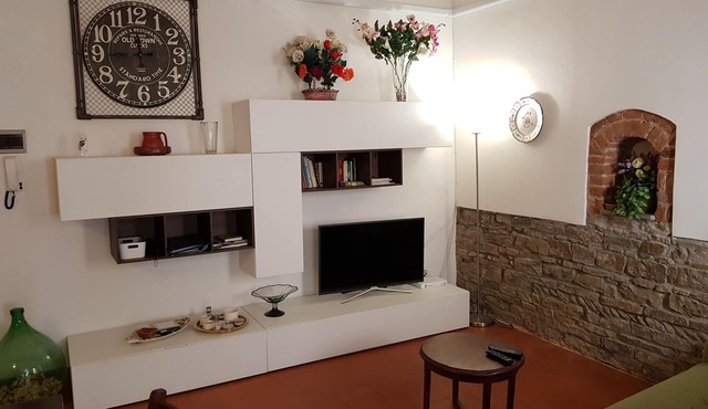 Nice apartment in "Oltrarno" within walking distance from Pitti/Boboli with Wi-Fi, a/c