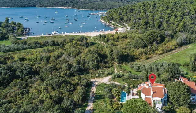 Nice apartment in Pula with WiFi