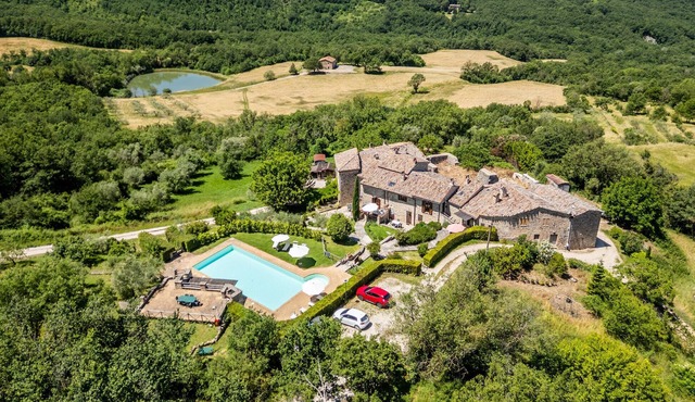 Nice apartment in todi pg with WiFi
