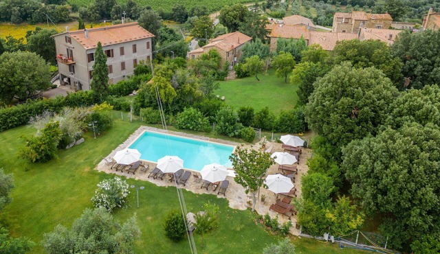Nice apartment in villa with pool, WIFI, A/C, TV, patio, pets allowed and panoramic view