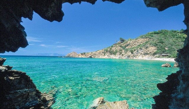 Nice apartment in villa for 4 people with A/C, WIFI, pool, TV and terrace