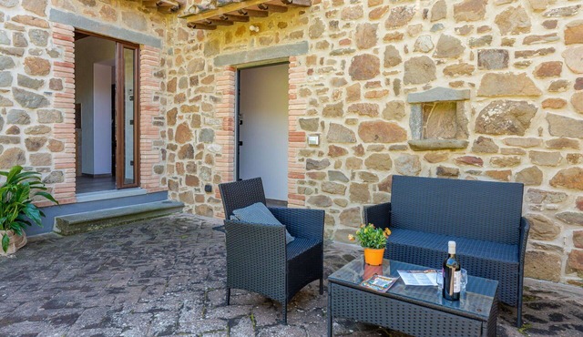 Nice apartment in villa for 3 guests with WIFI, patio, pets allowed and panoramic view