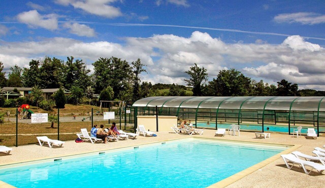 Nice apartment in villa for 6 people with pool, WIFI, TV, terrace and pets allowed