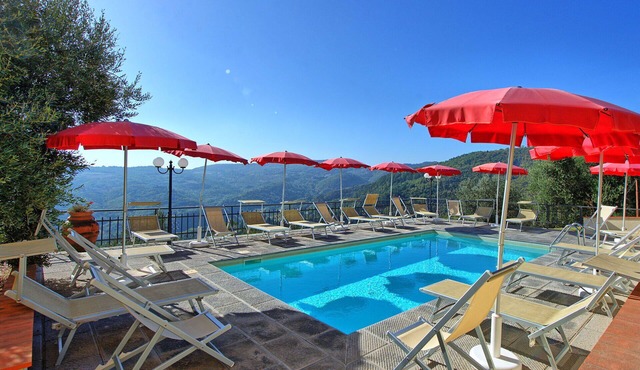 Nice apartment in villa with WIFI, A/C, pool, TV, patio, pets allowed and panoramic view
