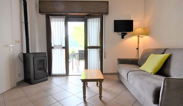 Nice apartment in villa for 5 people with WIFI, TV, terrace and pets allowed