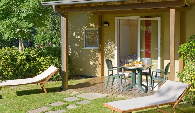 Nice apartment in villa for 7 guests with pool, WIFI, A/C and terrace