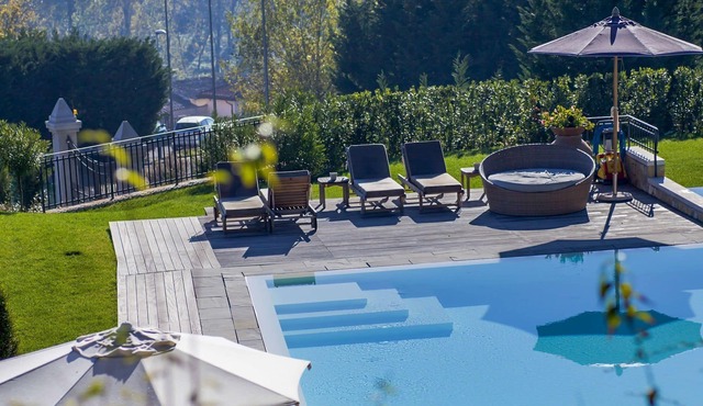 Nice apartment with pool, A/C, WIFI, TV, pets allowed and parking, close to Greve In Chianti