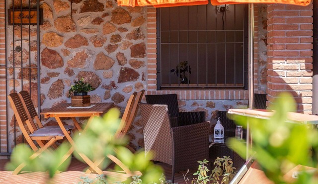 Nice apartment in villa for 2 guests with WIFI, A/C, TV, terrace and pets allowed