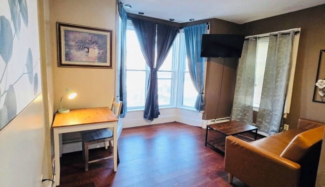 Nice apartment near Whole Foods Brown