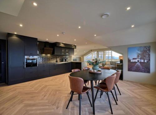 Nice apartment with five bedrooms and sea view