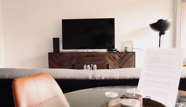 Nice apartment with pool and sauna use/Netflix/kitchen near D-Messe