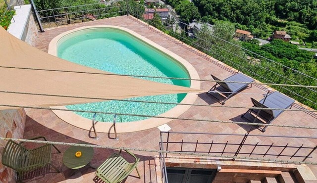 Nice apartment with private pool, WIFI, terrace, pets allowed and panoramic view, close to Porto.