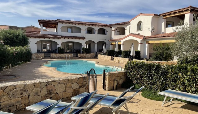 Nice apartment with swimming pool and close to the sea, ideal for couples and families