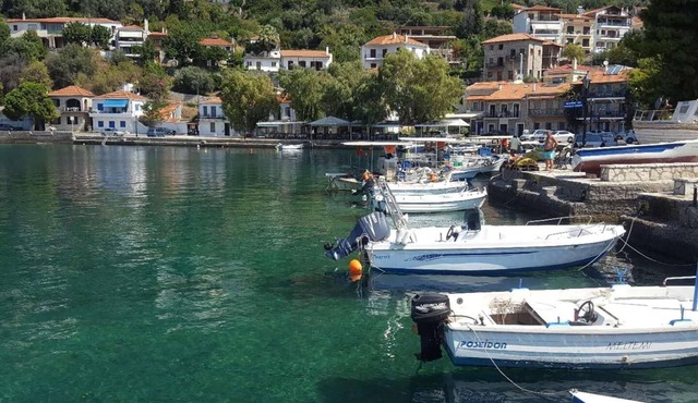 Nice beaches beautiful little town perfect place in Greece Castle to explore