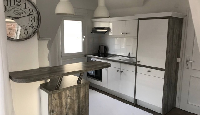 Nice centrally located air-conditioned attic apartment