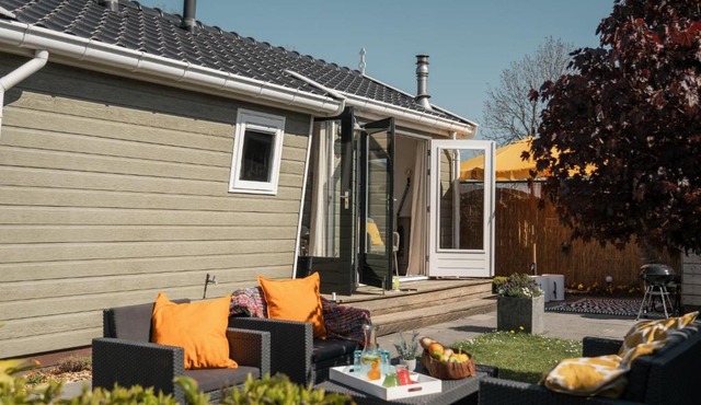 Nice chalet with a microwave, near the Wadden Sea