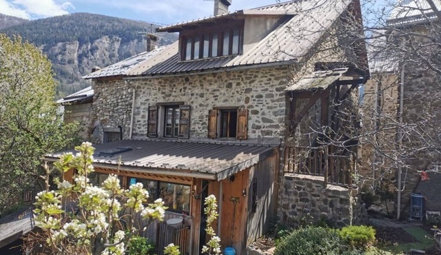 Nice, cool mountain house, near Allos in the Mercantour