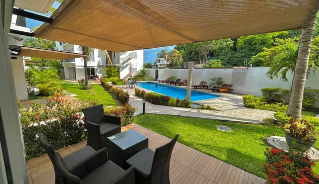 Nice first floor apartment, air conditioning, access to pool and 10 min from the beach.